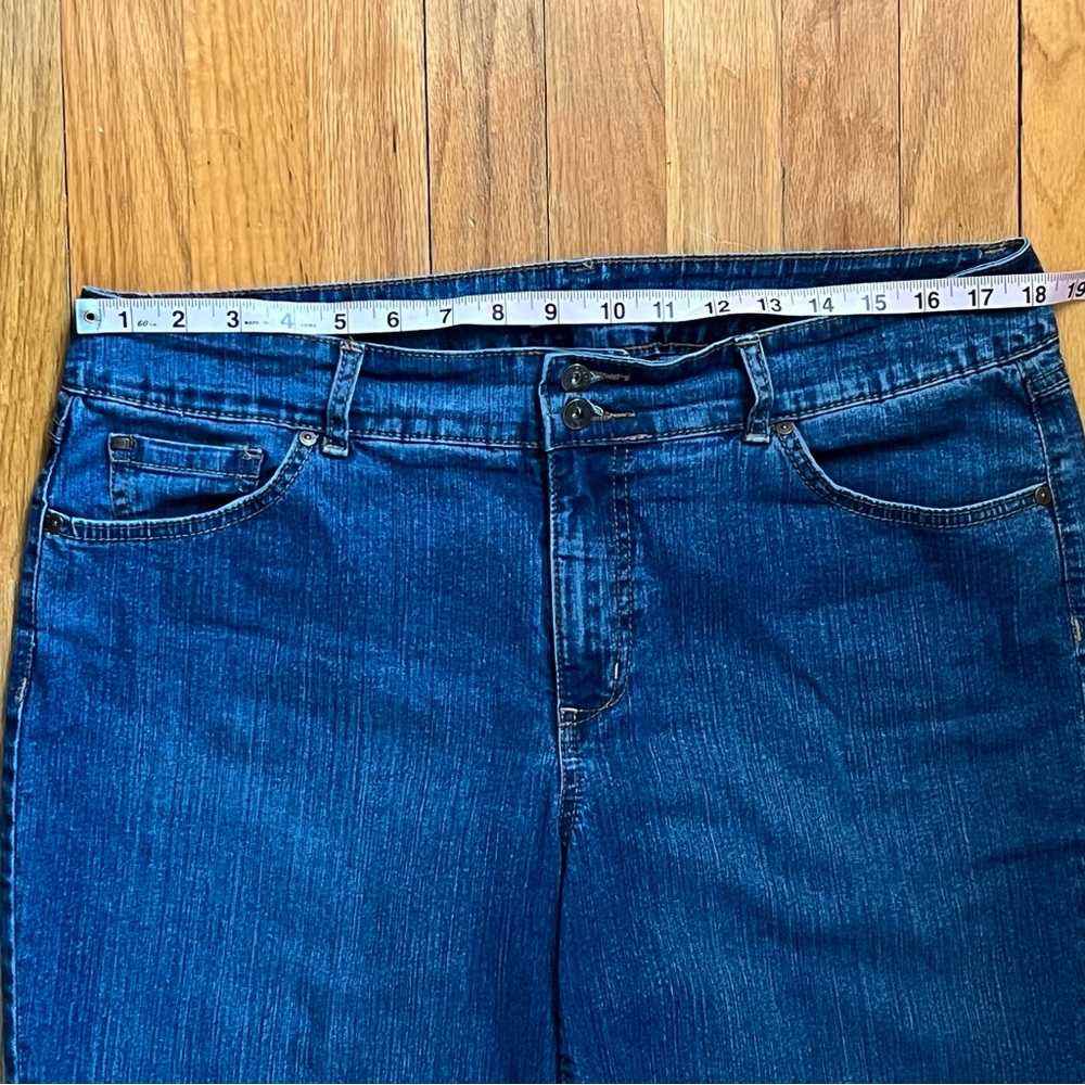 Capri Jeans - Picture 3 of 8